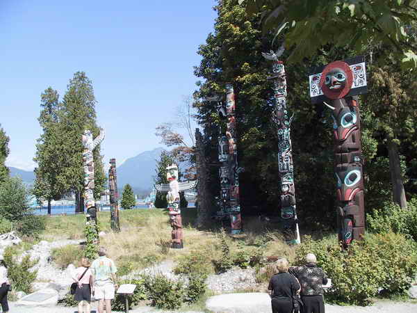Totempfähle im Stanley Park Totempfähle im Stanley Park