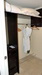 Ankleidezimmer mit Schrank, Safe und Kofferablage