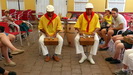 TRINIDAD - 2 Kubaner f�hren uns verschiedene Musikinstrumente vor