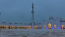 ABU DHABI - der groe Innenhof (Sahn) der Scheich-Zayid-Moschee in der Abenddmmerung