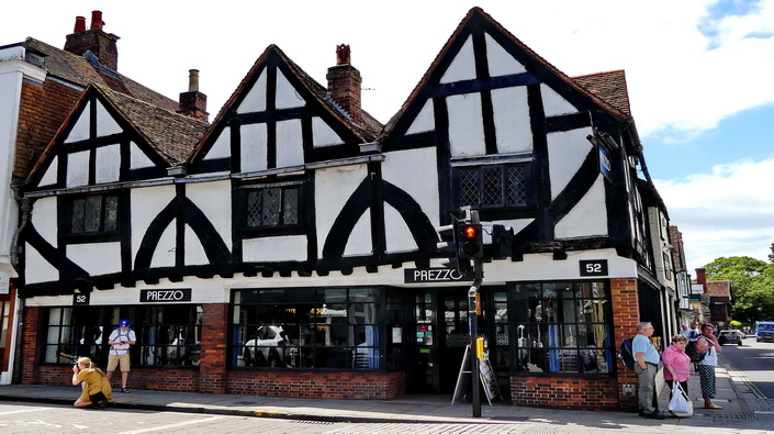 SALISBURY - schönes altes Fachwerkhaus im Zentrum von Salisbury SALISBURY - schönes altes Fachwerkhaus im Zentrum von Salisbury