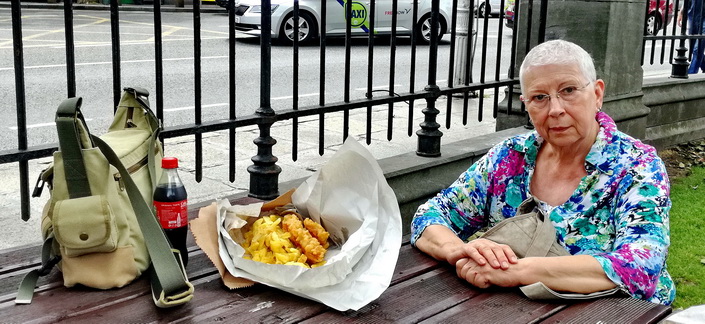 DUBLIN - typischer Imbiss auch in Irland / Fish und Chips DUBLIN - typischer Imbiss auch in Irland / Fish und Chips