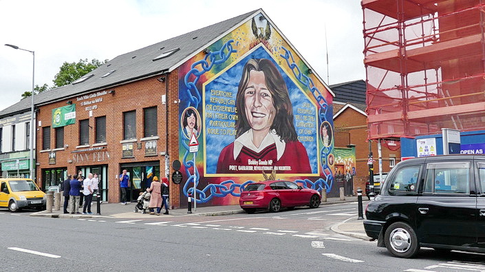 BELFAST - das Bobby-Sands-Wandgemälde am Hauptquartier von Sinn Féin BELFAST - das Bobby-Sands-Wandgemälde am Hauptquartier von Sinn Féin