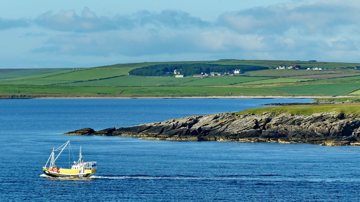 ORKNEY - wir sind auf der Anfahrt nach Mainland Orkney mit der Hauptstadt Kirkwall ORKNEY - wir sind auf der Anfahrt nach Mainland Orkney mit der Hauptstadt Kirkwall