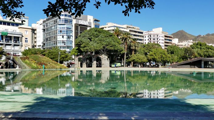 SANTA CRUZ - an der Plaza de Espaa beginnen wir unseren Rundgang