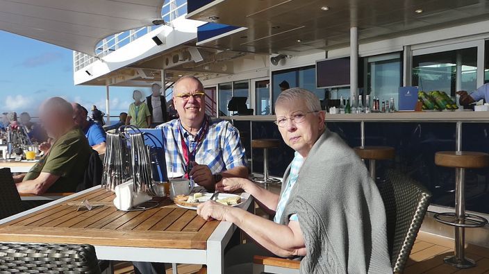 MEIN SCHIFF HERZ - endlich k�nnen wir mal wieder im Freien fr�hst�cken