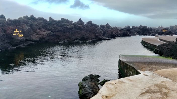 TERCEIRA - die Naturschwimmb�der von Biscoitos an der Nordk�ste der Insel