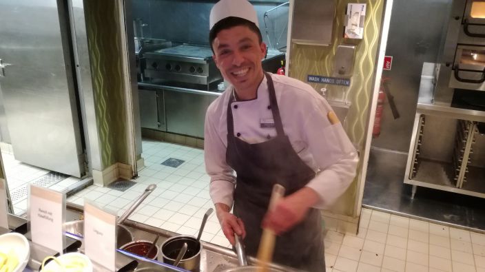 TERCEIRA - an der Penne-Station stellt man sich leckere Nudelgerichte  selbst zusammen