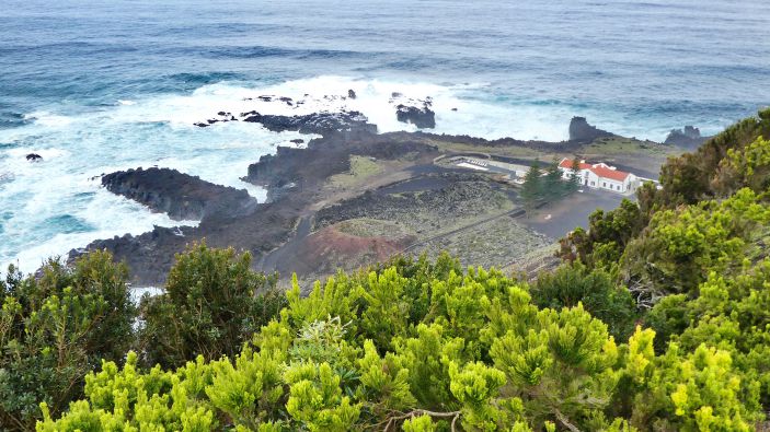 SAO MIGUEL - alte Badeanstalt (Ponta da Ferraira) und hei�e Quellen