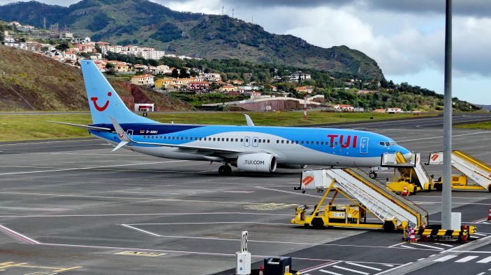 FUNCHAL - in kurzen Abst�nden landet heute eine TUI-Maschine nach der anderen 