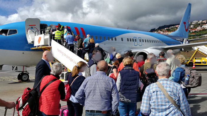 FUNCHAL - endlich geht es los, wir besteigen den Flieger nach Berlin 