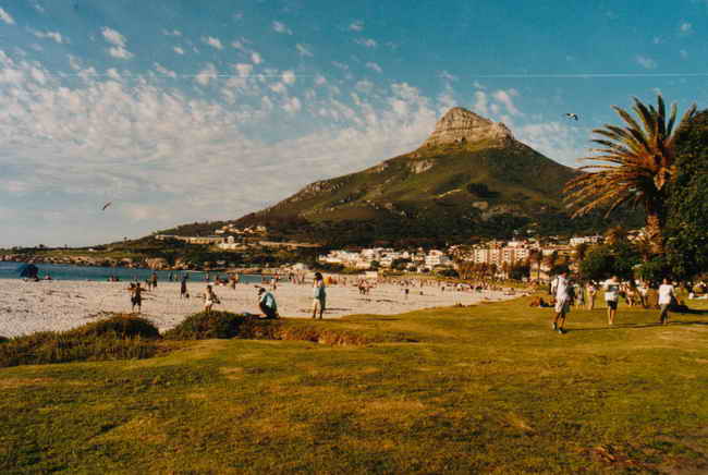 Blick von Camps Bay auf den Lions Head Blick von Camps Bay auf den Lions Head